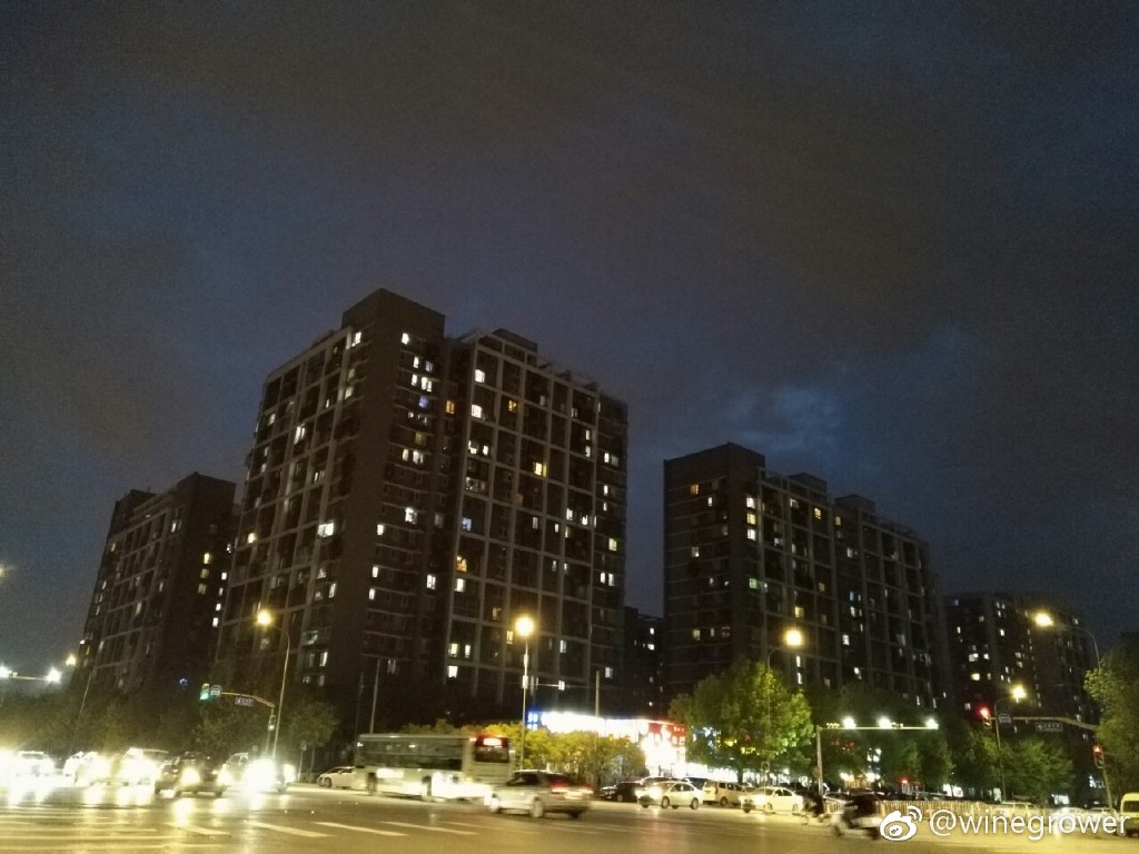 夜晚让时光变得更静了
